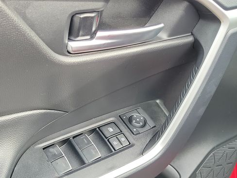 Used 2025 Toyota RAV4 XLE w/ Convenience Package FWD image 20