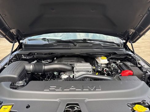 New 2026 RAM 1500 4x4 Crew Cab image 32