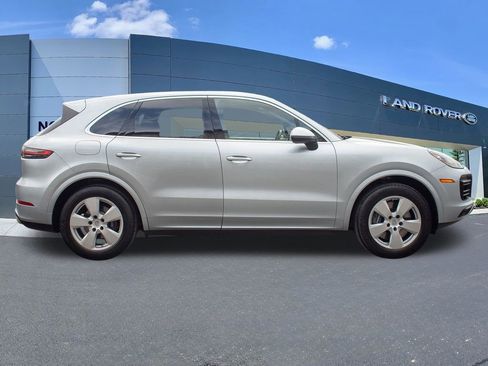 Used 2022 Porsche Cayenne AWD/4WD image 8