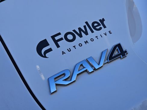 Used 2022 Toyota RAV4 XLE image 9