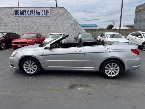 Used 2011 Chrysler 200 Touring FWD image 14