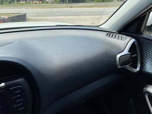 Used 2025 Kia Soul LX w/ LX Technology Package FWD image 31