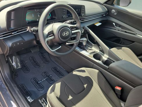 New 2025 Hyundai Elantra Blue image 20