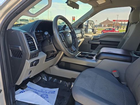 Used 2017 Ford F350 XLT w/ XLT Premium Package image 21