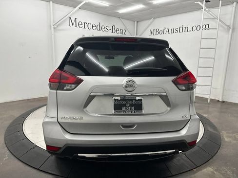 Used 2018 Nissan Rogue SV FWD image 6