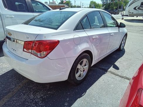 Used 2016 Chevrolet Cruze LT w/ Technology Package FWD image 8