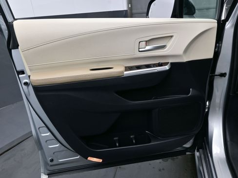 Used 2022 Toyota Sienna XLE image 9