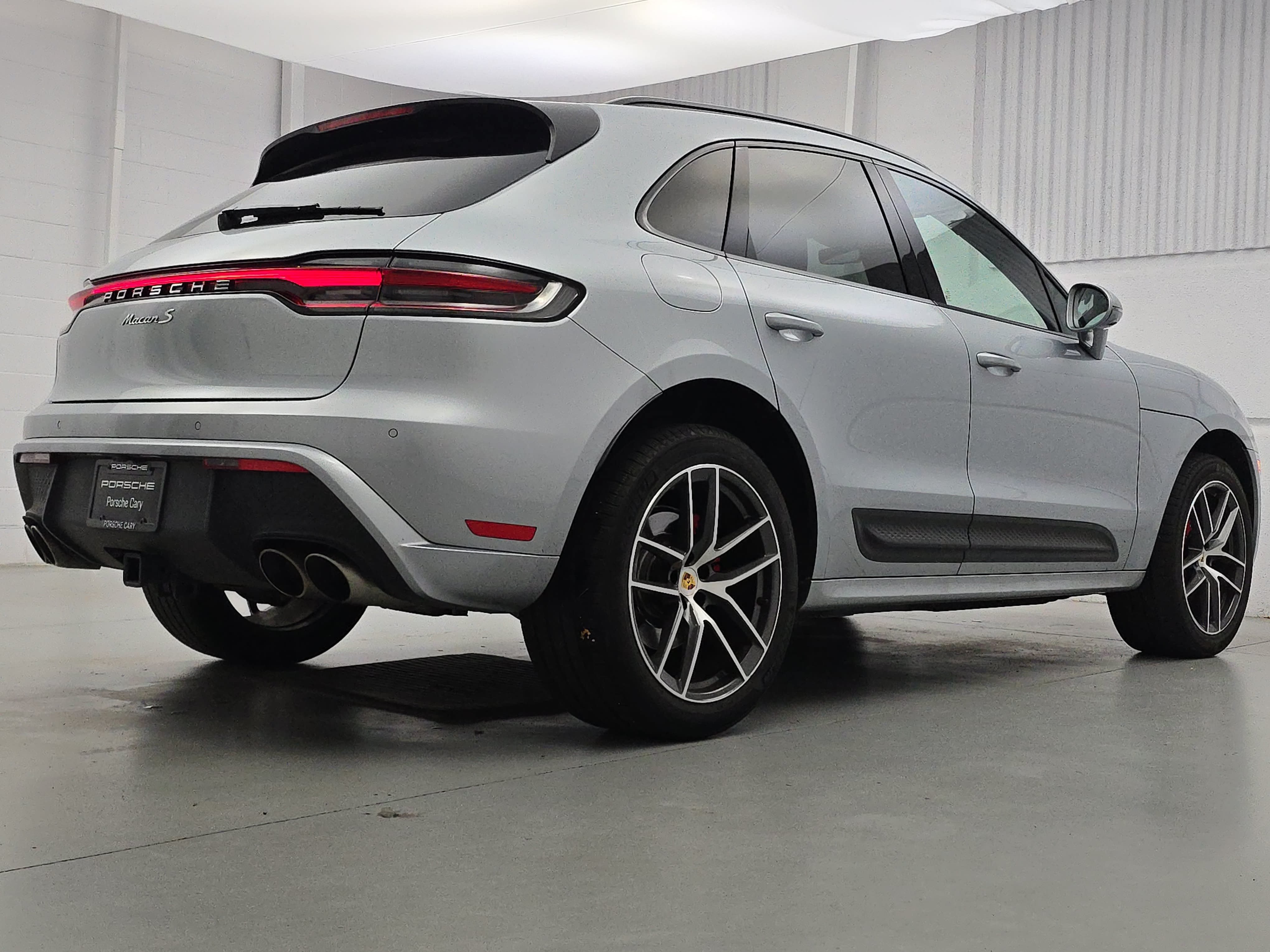 Certified 2024 Porsche Macan S AWD/4WD image 7