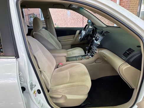 Used 2012 Toyota Highlander 4WD w/ Tech Pkg image 25