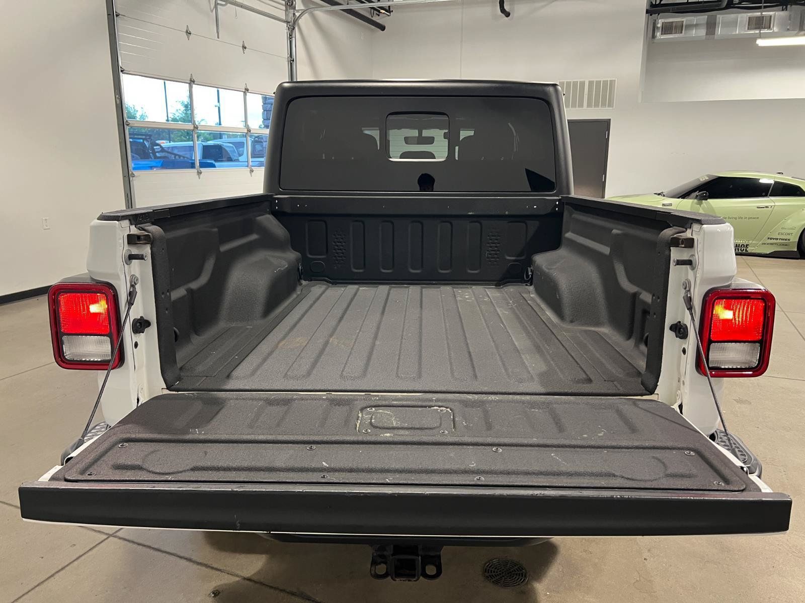 Used 2023 Jeep Gladiator Sport AWD/4WD image 29