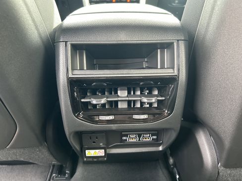 New 2025 Jeep Grand Cherokee Altitude image 38