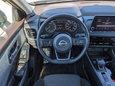 Used 2023 Nissan Rogue SV image 17