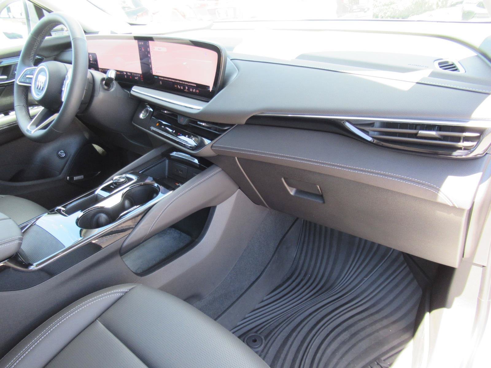 Used 2025 Buick Envision Preferred AWD/4WD image 11
