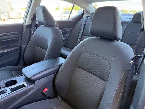 Used 2025 Nissan Altima 2.5 SV FWD image 11