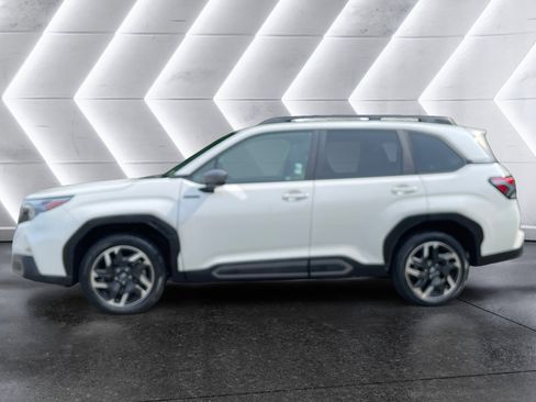Used 2025 Subaru Forester Limited AWD/4WD image 3