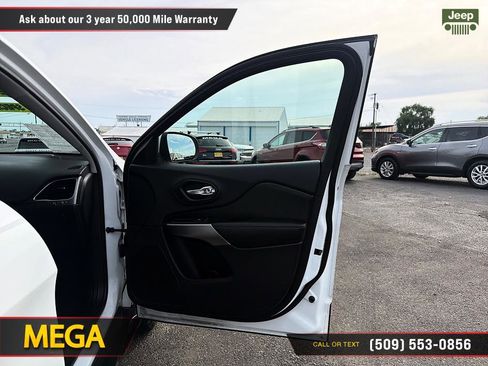Used 2020 Jeep Cherokee Latitude w/ Quick Order Package 26F North AWD/4WD image 24