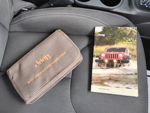 Used 2016 Jeep Wrangler Unlimited Sahara AWD/4WD image 34