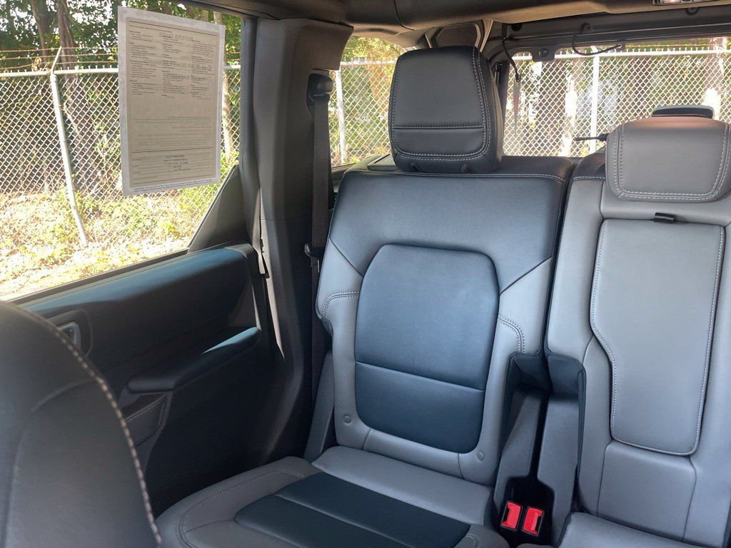 Used 2022 Ford Bronco Outer Banks w/ Sasquatch Package AWD/4WD image 12