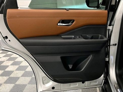 New 2025 Nissan Pathfinder Platinum w/ Lighting Package (N93) image 30