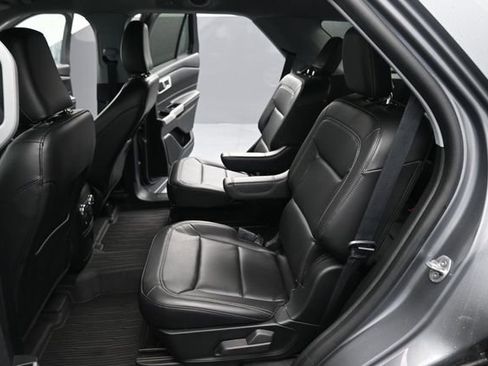 Used 2022 Ford Explorer XLT w/ Equipment Group 202A AWD/4WD image 13