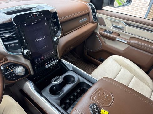Used 2019 RAM 1500 Laramie AWD/4WD image 21