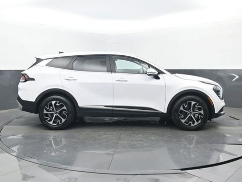 Used 2025 Kia Sportage EX image 2