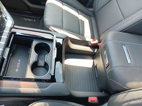 New 2026 GMC Yukon XL Denali w/ Denali Reserve Package image 16