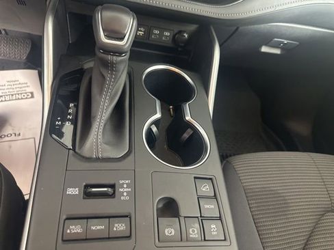 Used 2023 Toyota Highlander LE AWD/4WD image 17