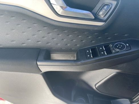 Used 2020 Ford Escape SE image 13