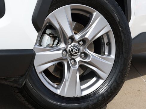 Used 2025 Toyota RAV4 XLE image 12