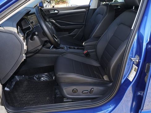 Certified 2023 Volkswagen Jetta SE image 12