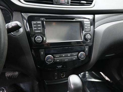 Used 2015 Nissan Rogue SL w/ SL Premium Package image 16