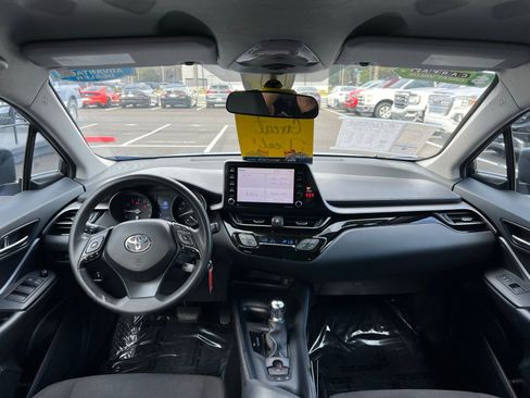 Used 2020 Toyota C-HR LE image 39