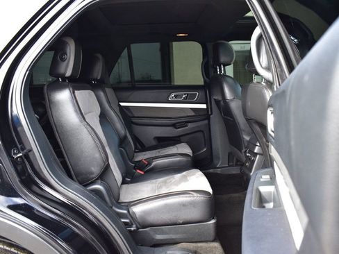 Used 2017 Ford Explorer XLT w/ Equipment Group 202A AWD/4WD image 20