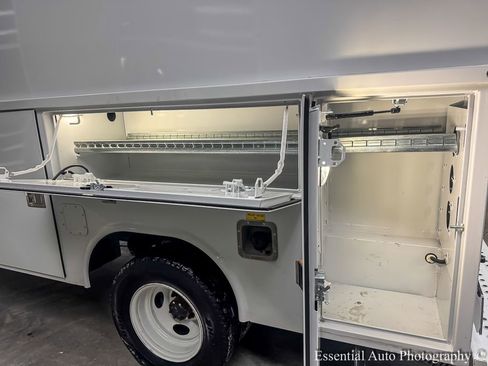 Used 2024 Ford E-350 and Econoline 350 Super Duty w/ Power Windows & Locks Group image 19