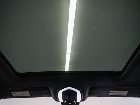Certified 2023 Porsche Macan AWD/4WD image 19