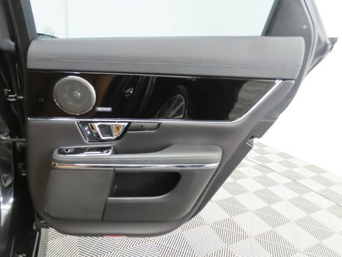 Used 2019 Jaguar XJ R-Sport image 28