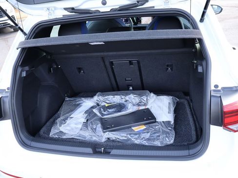 Certified 2024 Volkswagen Golf R image 20