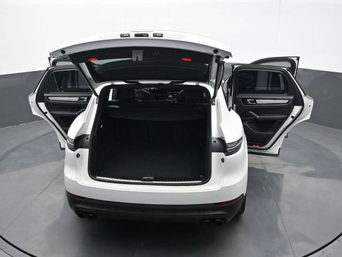 Certified 2022 Porsche Cayenne Platinum Edition AWD/4WD image 28