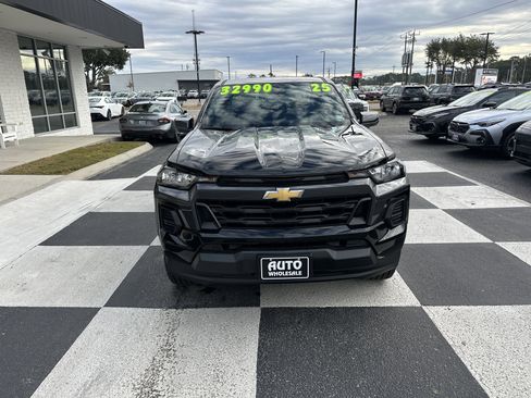 Used 2025 Chevrolet Colorado LT w/ Advanced Trailering Package image 2