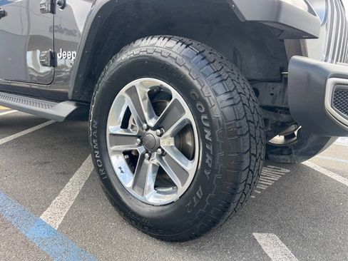 Used 2018 Jeep Wrangler Unlimited Sahara image 3