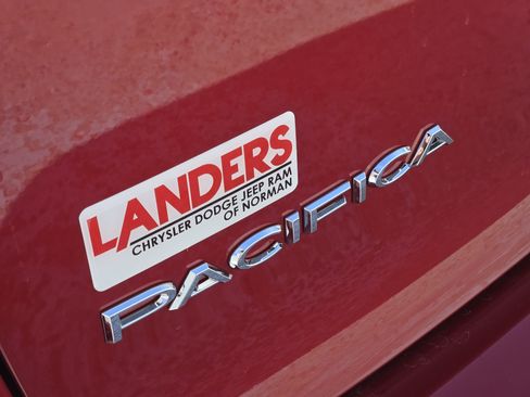 New 2026 Chrysler Pacifica Select image 8