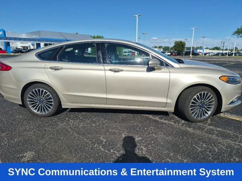 Used 2017 Ford Fusion SE AWD/4WD image 4