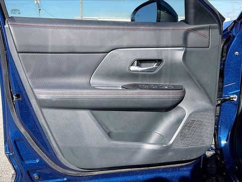 Used 2025 Nissan Kicks SR image 17