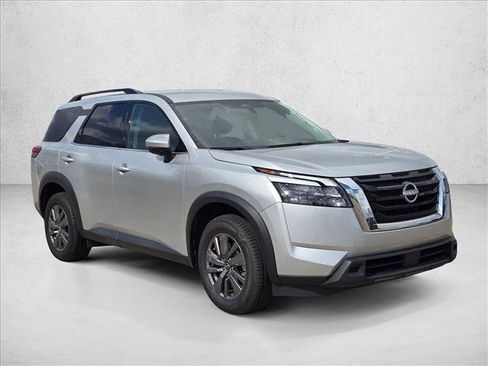 Used 2025 Nissan Pathfinder SV FWD image 3
