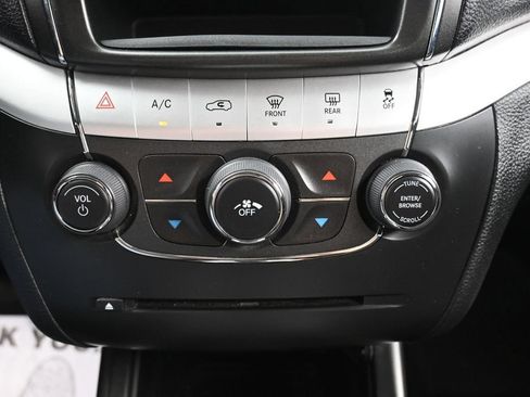 Used 2017 Dodge Journey SE FWD image 16