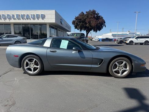 Used 2004 Chevrolet Corvette Coupe w/ Preferred Equipment Group RWD image 4