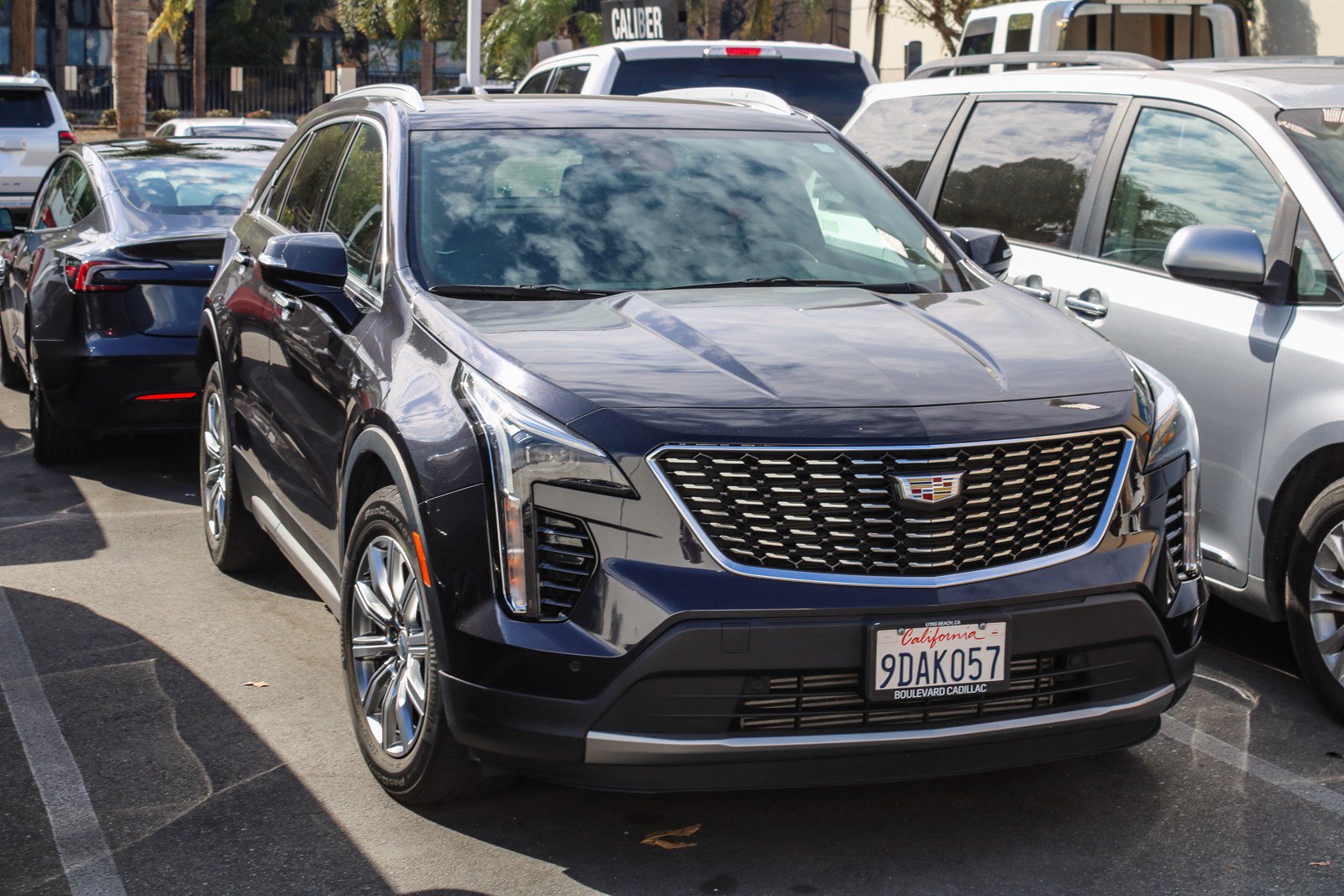Used 2023 Cadillac XT4 Premium Luxury FWD image 3