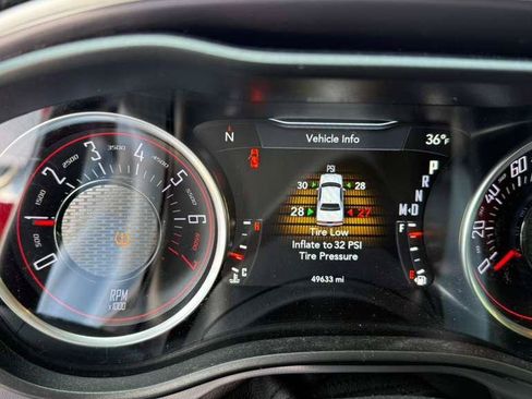Used 2019 Dodge Challenger SXT RWD image 9