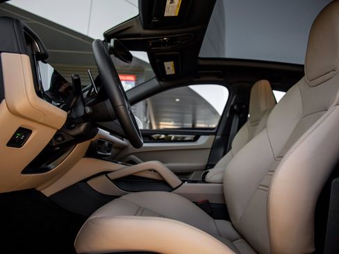 New 2026 Porsche Cayenne Coupe image 24